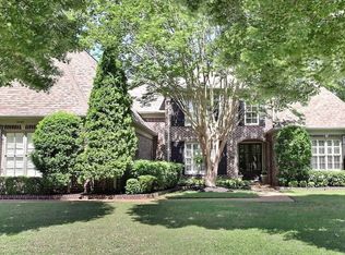 1049 E Old Hearthstone Cir, Collierville, TN 38017