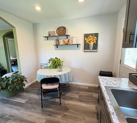 5th image of 1390 Avery Cir