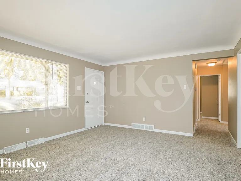170 Calbreath Ct — Photo 3