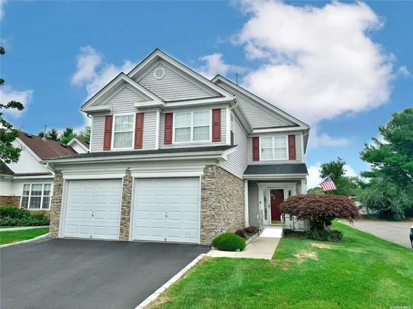 2 Alexandra Drive #2, Middle Island, NY 11953