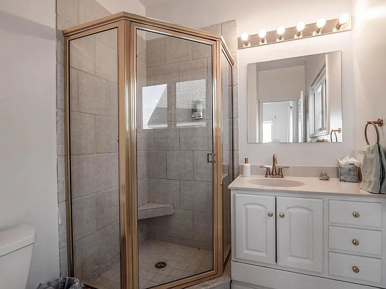 Bedroom en-suite bathroom.