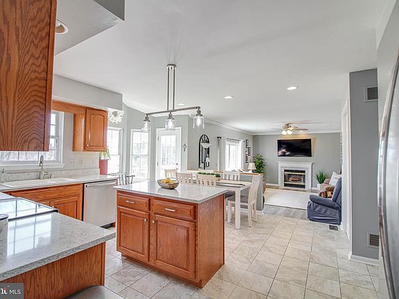 5th image of 2989 Wheatfield Rd