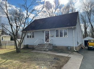 46 Knollwood Rd, Totowa, NJ 07512