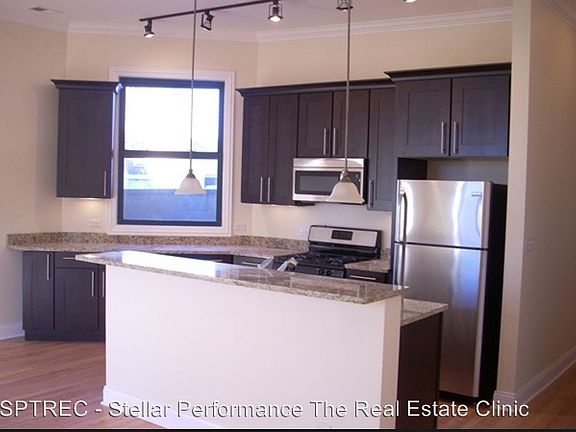 2nd image of 851 N La Salle Dr APT 2S