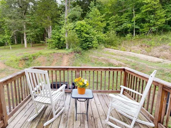 427 & 439 Thorngrove Pike, Kodak, TN 37764
