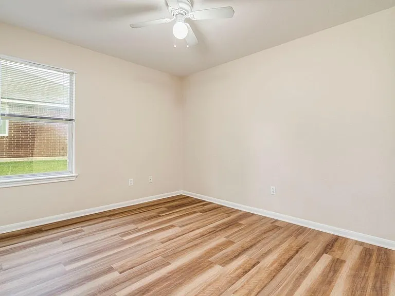 157 Maplewood S — Photo 22