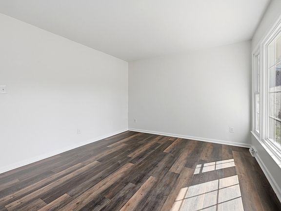4th image of 2901 Wicklow Pl