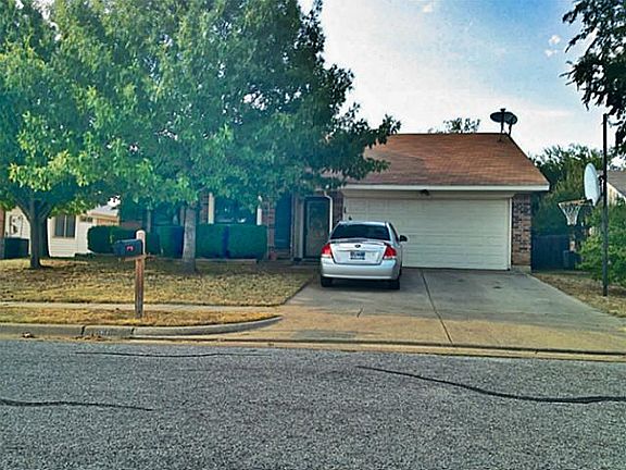 3rd image of 5905 Chisholm Trl