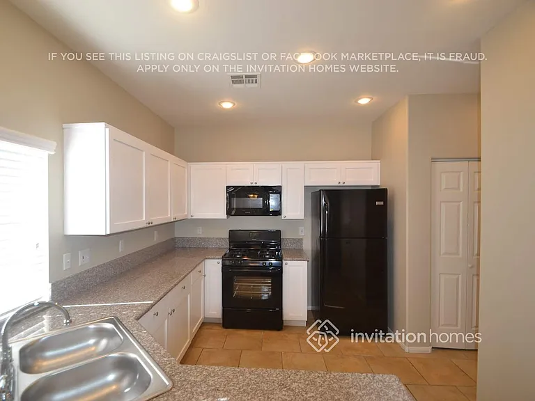 625 Blue Yucca St — Photo 4