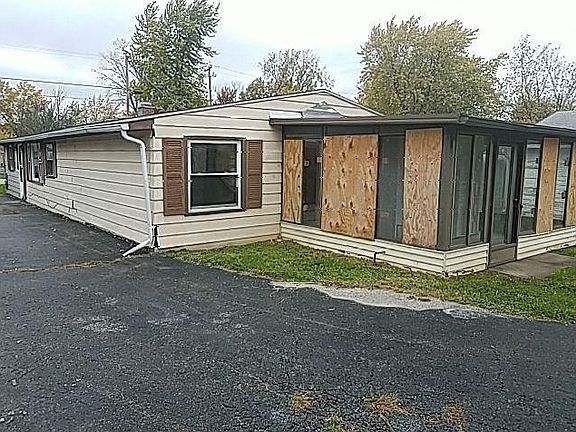 3rd image of 405 S Leonard Ave