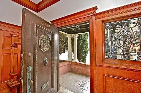 2398 Broadway St — Photo 22