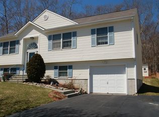 39 Hunting Ridge Dr, Groton, CT --