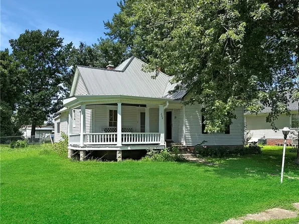 208 N Main St, Corder, MO 64021