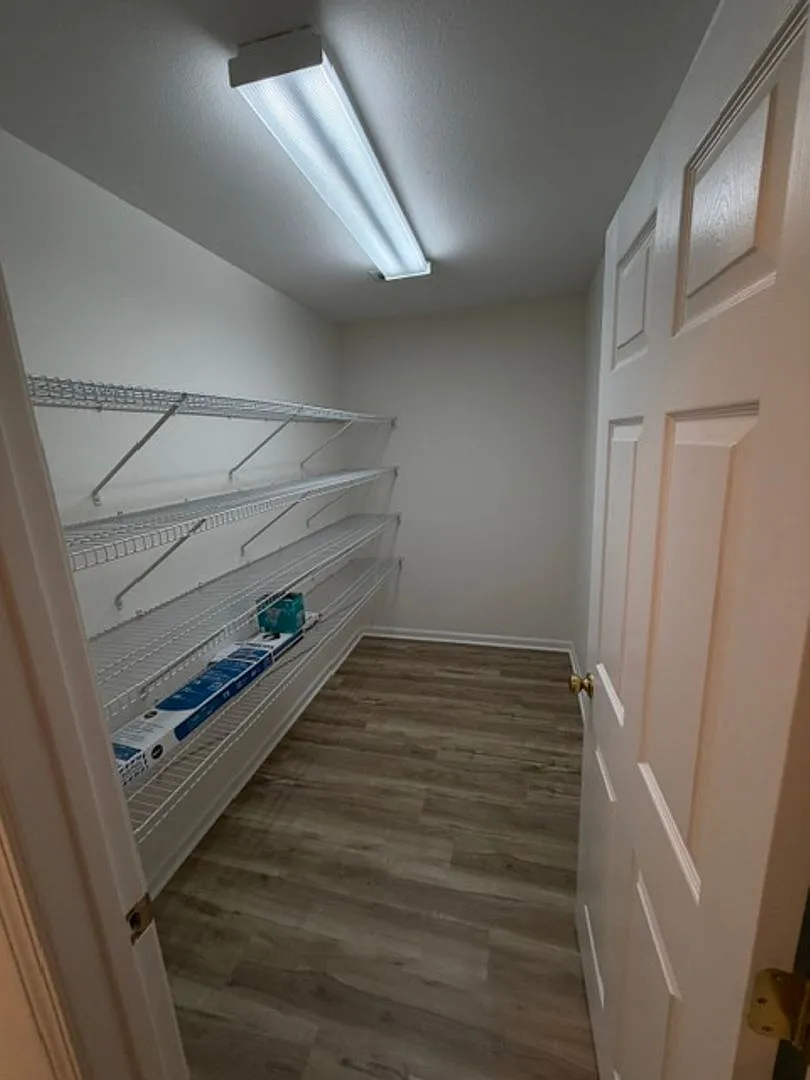 3 bed, 2.0 bath, 1752 sqft, $2,400 — Photo 4