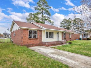5562 Hallwood Dr, Hope Mills, NC 28348