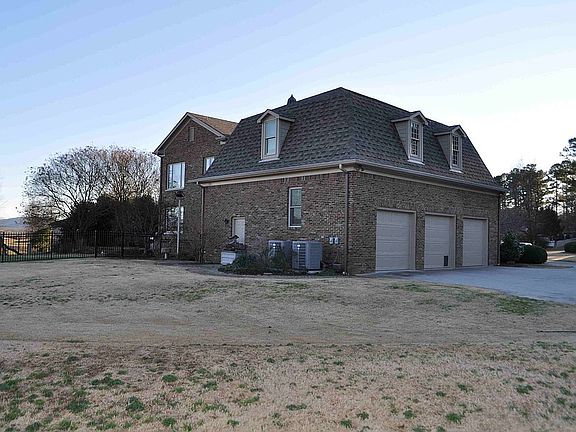5th image of 2807 Castle Pines Cir SE