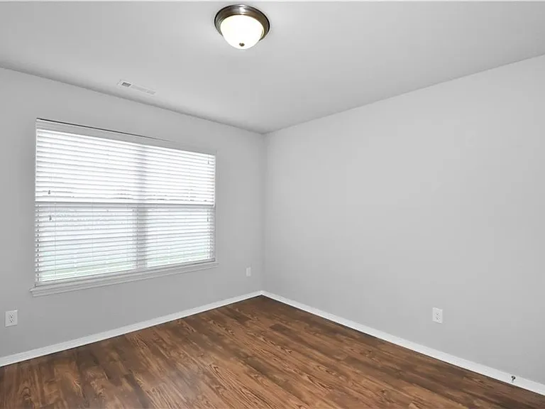 1240 Lariat Dr — Photo 16