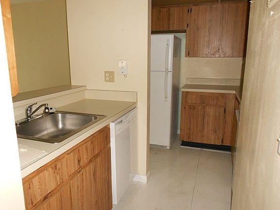 3rd image of 120 Hibiscus Woods Ct APT 2D