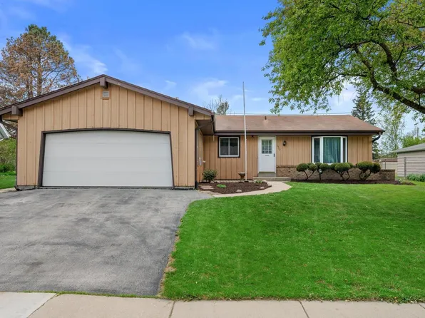 1507 Mohawk LANE, Waukesha, WI 53186