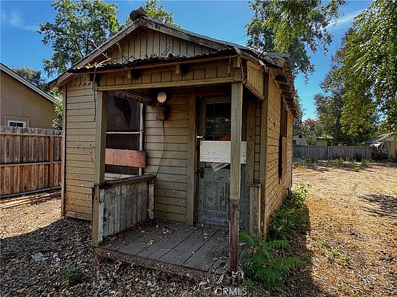 2nd image of 1259 E 9th St Lot 36