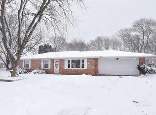 56576 Meadowood Dr, Elkhart, IN 46516