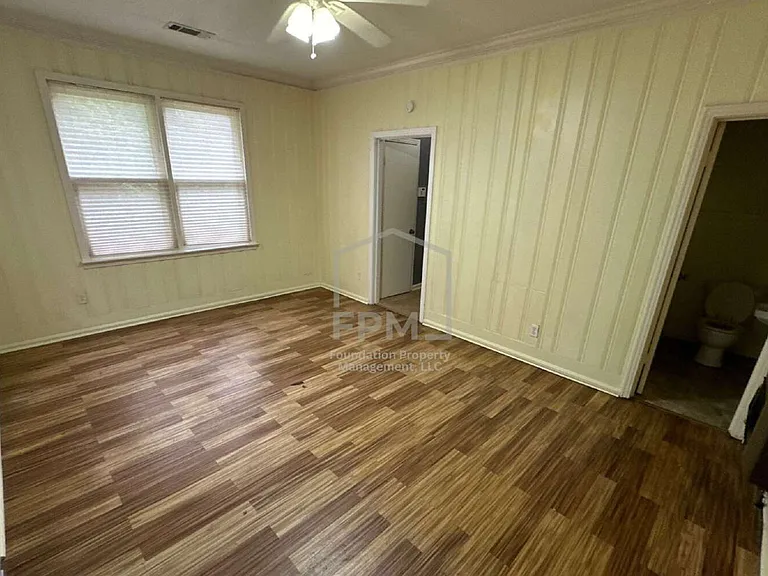 954 Sheridan St — Photo 10