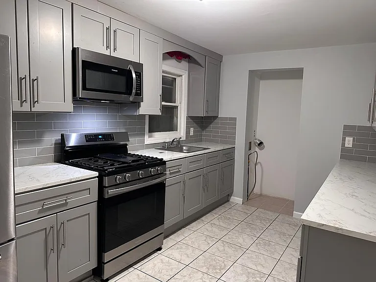 868 Main St — Photo 5