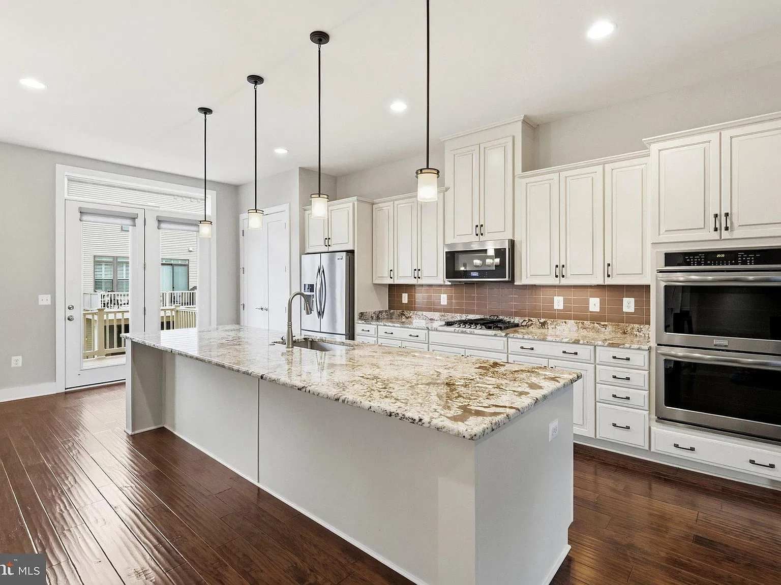 Sm One Loudoun Condo — Photo 4