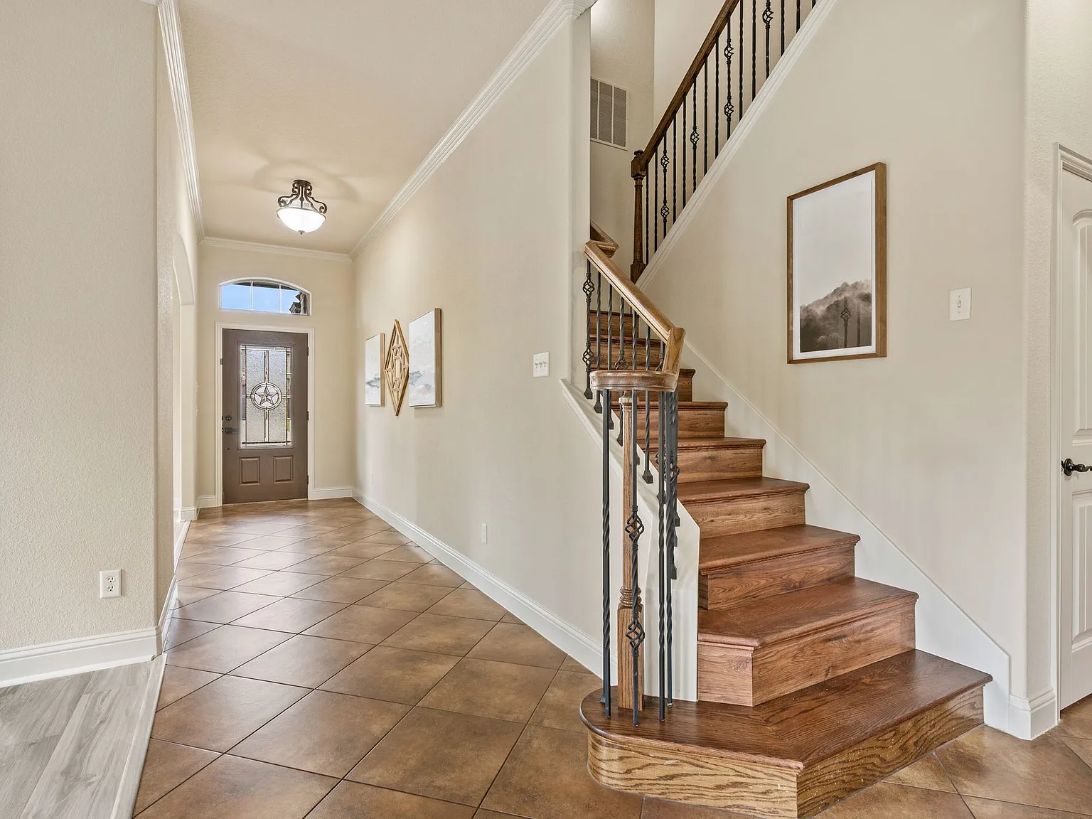 4 bed, 2.5 bath, 3115 sqft, $3,700 — Photo 3