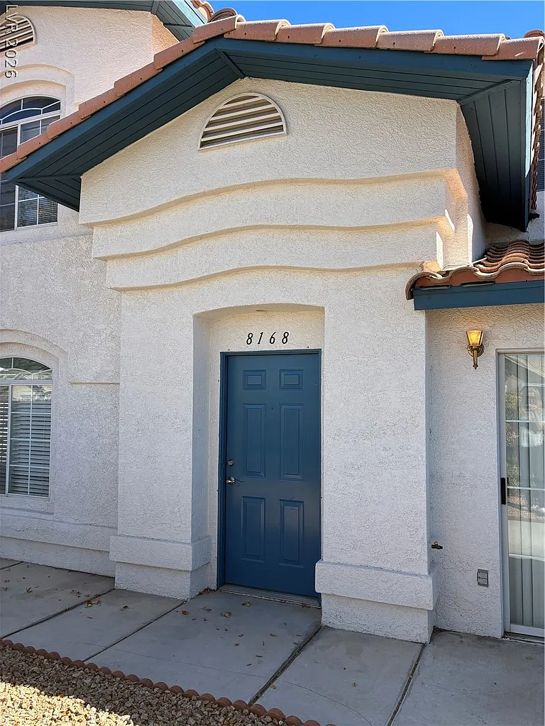 3 bed, 2.5 bath, 1408 sqft, $2,300 — Photo 2