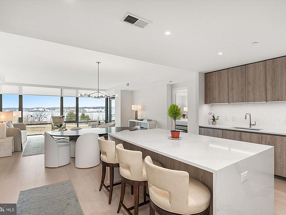 4th image of 1201 N Royal St #305