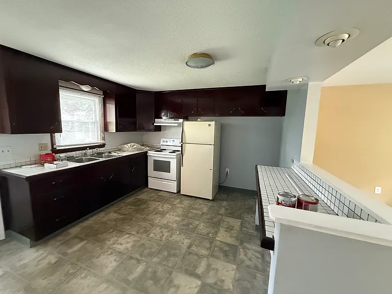 465 Corey St #A — Photo 4