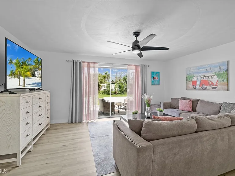 1661 Coronado Rd — Photo 7