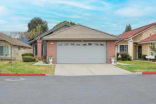 3871 King St Photo 1