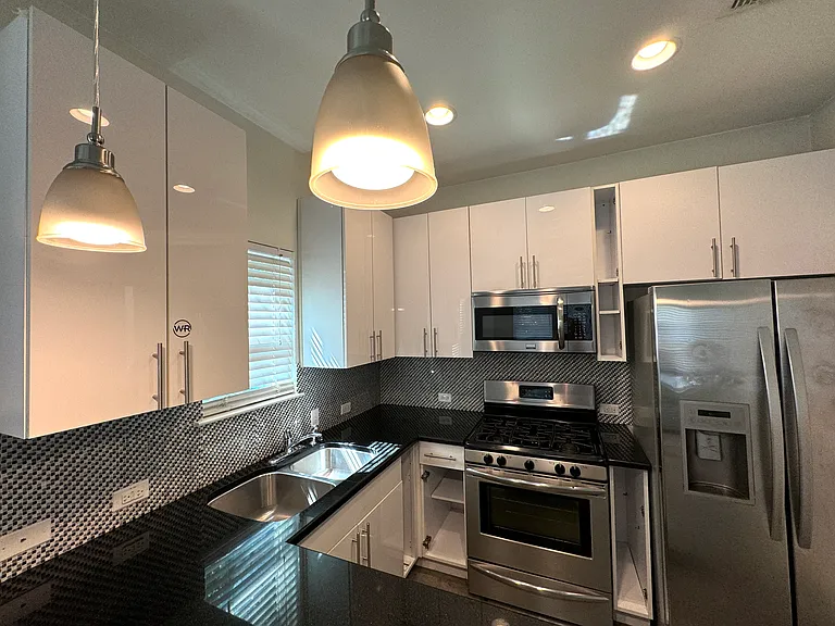1109 W 22nd St — Photo 30