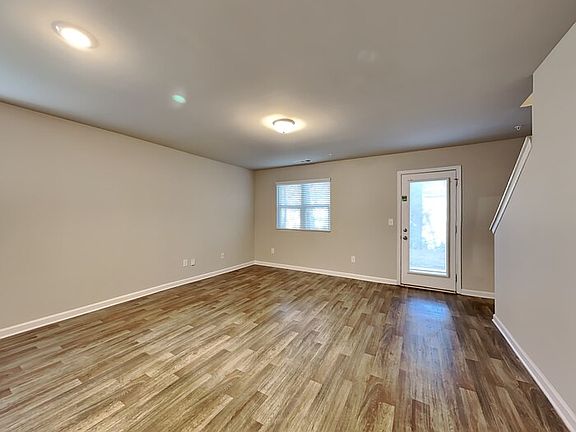 3rd image of 2152 Belmont Cir