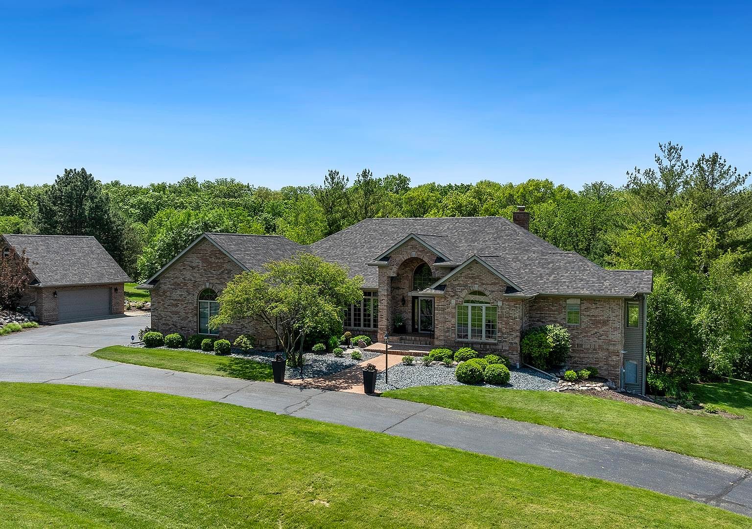 2671 E Breckenridge Dr, Byron, IL 61010 | Zillow