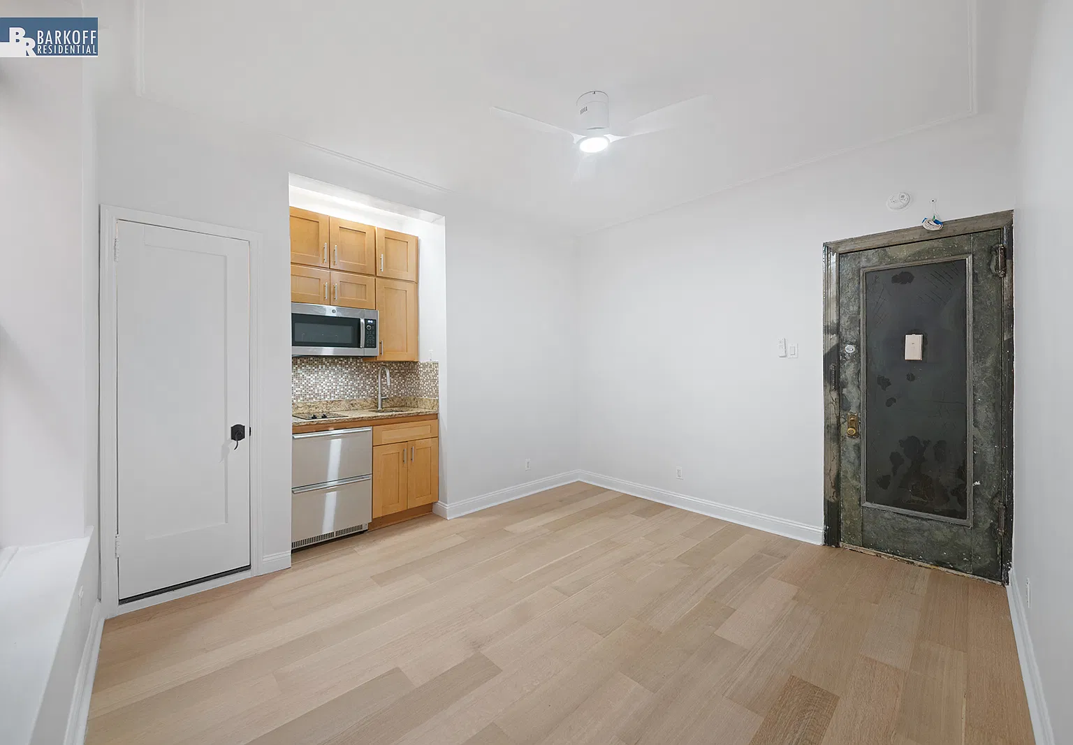 105 East 15th Street — Photo 4