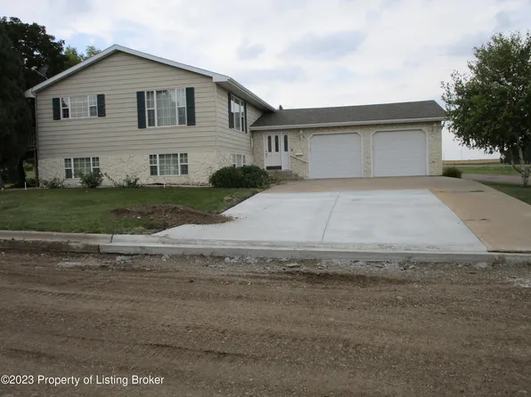 310 3rd Ave NE, Elgin, ND 58533