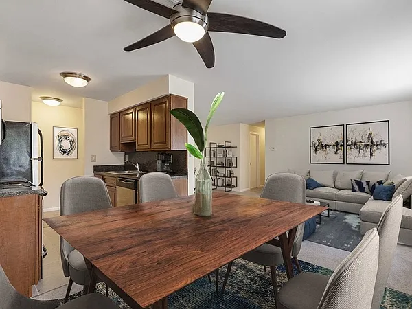 Coventry Square Apartments — Photo 7
