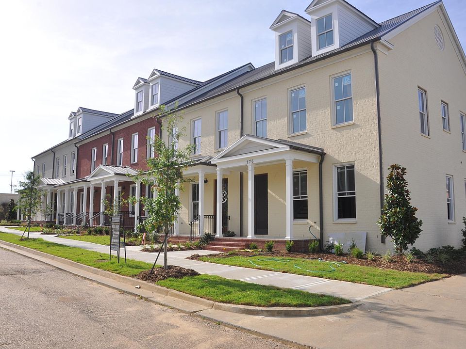 Lovely townhome for lease