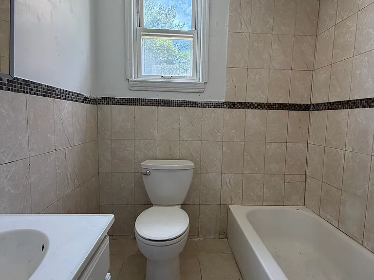 1 Oneida St #1 — Photo 8