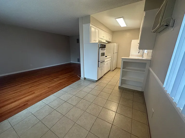 1023 N Laurel Ave — Photo 11