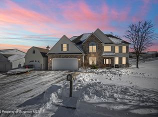 414 Callahan Dr, Jermyn, PA 18433