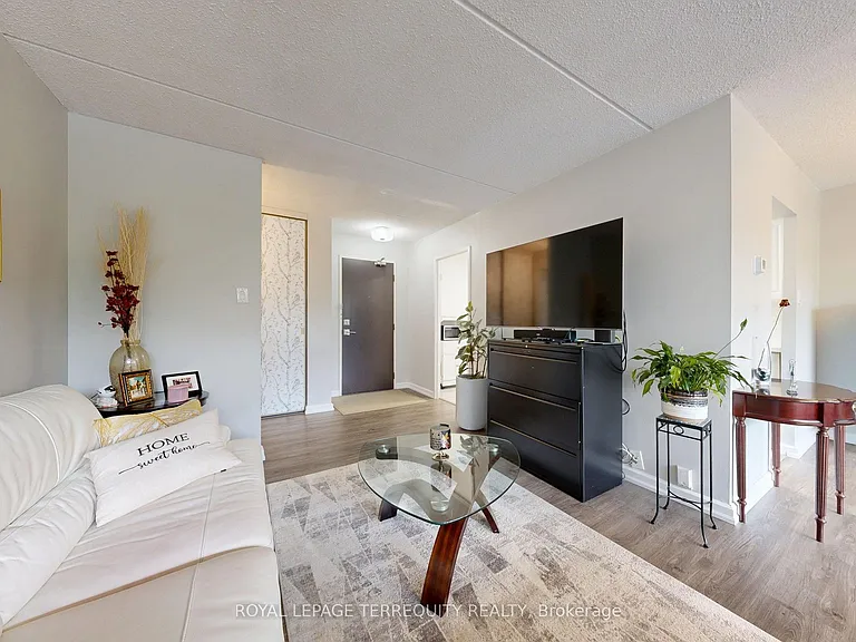 2 Glamorgan Ave #212 — Photo 9