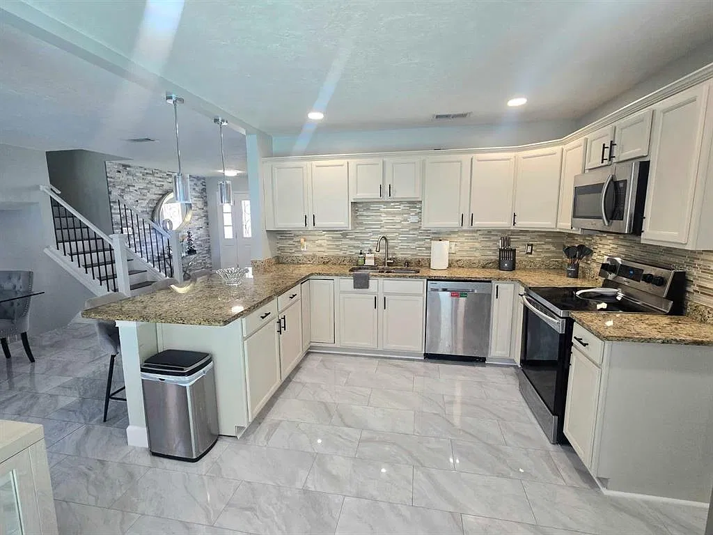 4 bed, 3.0 bath, 2434 sqft, $3,500 — Photo 4