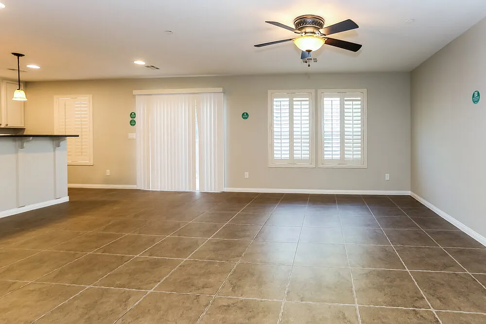 3 bed, 2.5 bath, 1633 sqft, $2,120 — Photo 4