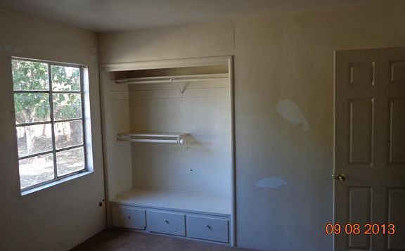 3rd image of 1424 W Oak Ave