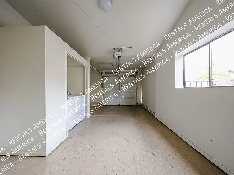 2842 E Irwin Ave — Photo 24