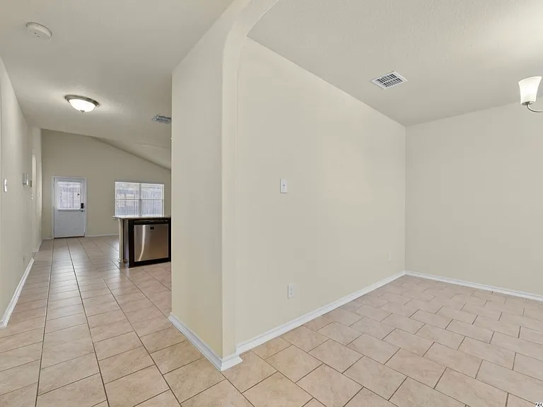 1407 Frio Eagle — Photo 2
